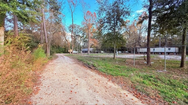 Building Photo - 6806 Treefern Dr