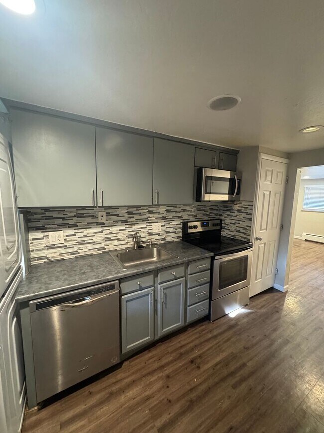 Building Photo - Remodeled 2 Bed, 1 Bath Condo in the Goldsmith Neighborhood!  **Move-In Special**