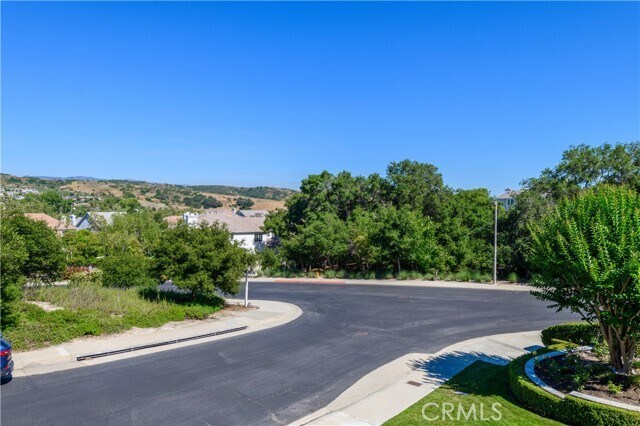 Building Photo - 21 Bent Oak