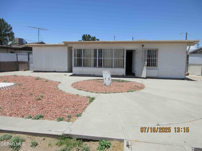 Building Photo - 6540 Cheyenne Trail