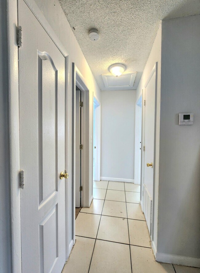 Building Photo - 215 SW 1st Ct