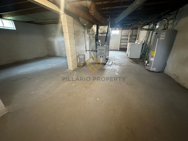 Building Photo - Cozy Brick 2 Bedroom Home with Updated Int...