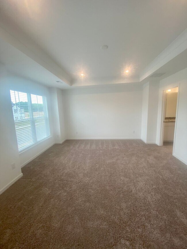 Building Photo - Well Maintained 3BR/2.5BA Townhouse in Pringle Townes; Available July 10