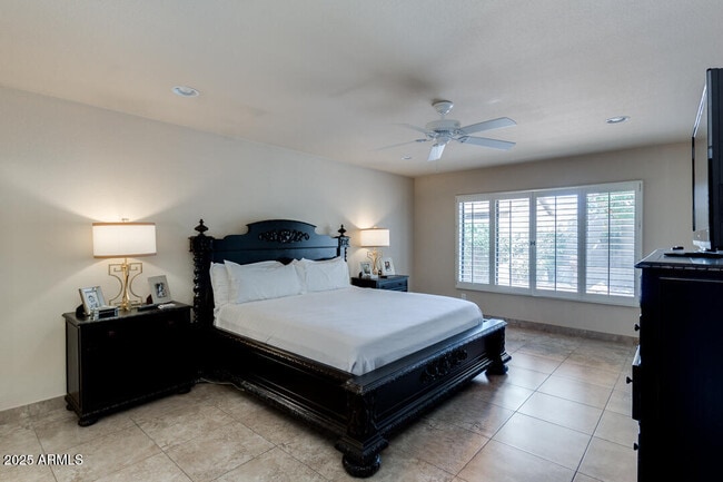 Building Photo - 6768 E Grandview Dr