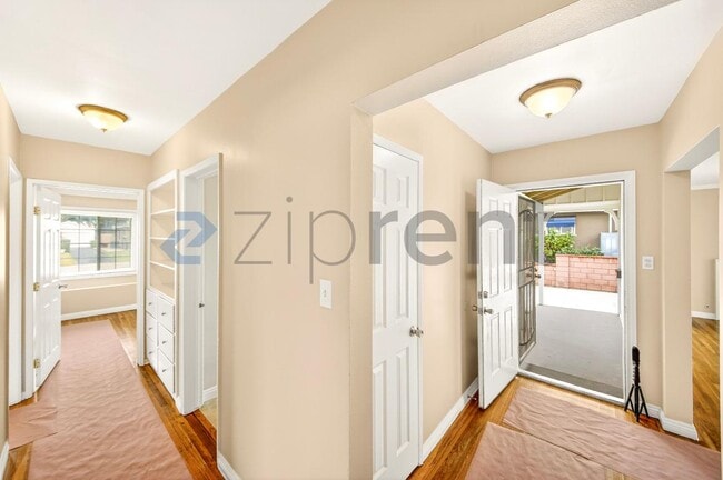 Building Photo - 1200 E Elgenia Ave