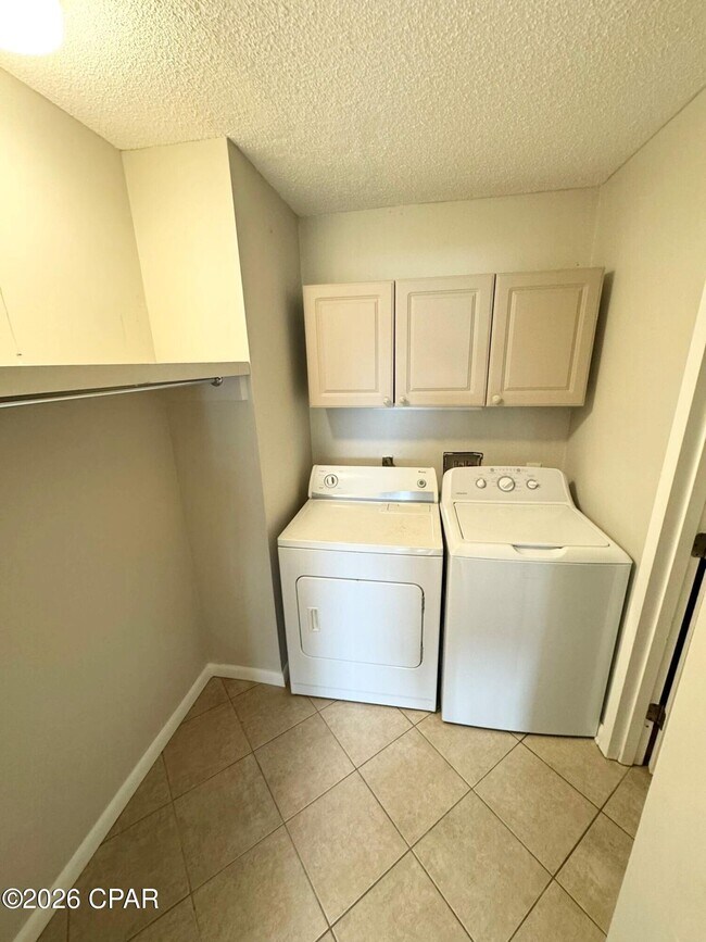 Building Photo - 4305 Bay Point Rd