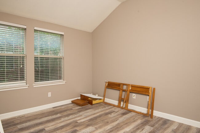 Building Photo - 2109 Hanakoa Falls Dr