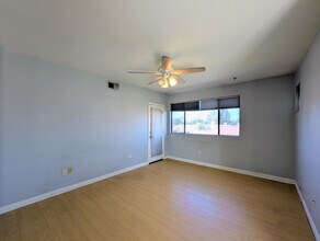 Building Photo - 4925 E Desert Cove Ave