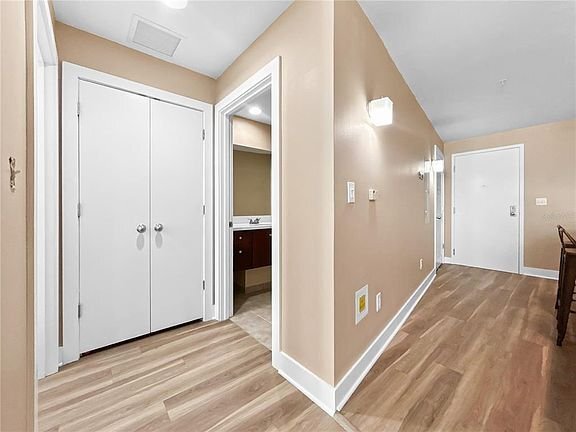 Building Photo - 1120 E Kennedy Blvd