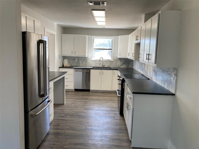 Building Photo - 7409 McGregor Ln