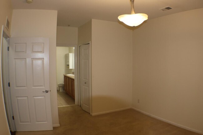 Building Photo - 2268 Arcadia Dr