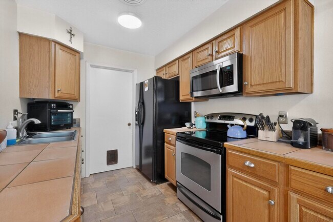 Building Photo - 6500 Martin Ct NE