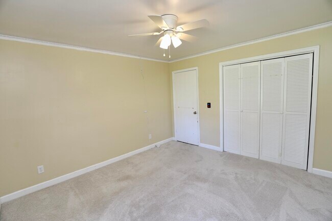 Building Photo - 549 Pringle Dr