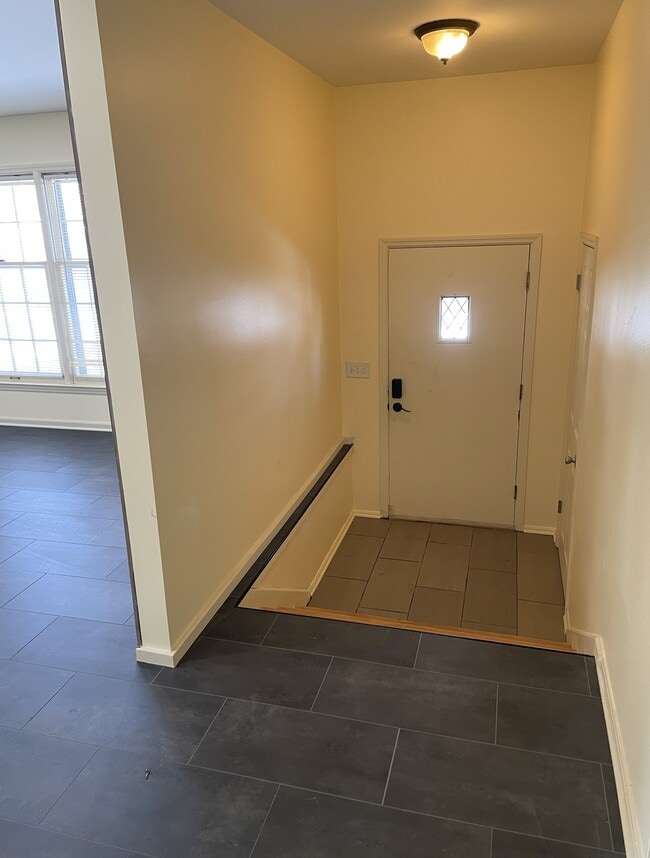 Building Photo - 4449 E 107th St