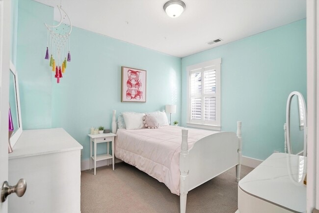 Building Photo - 2548 Josiah St