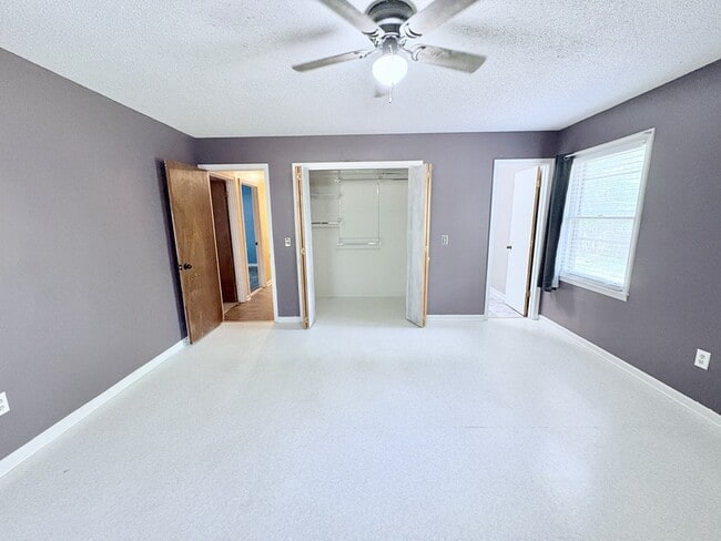 Building Photo - 127 Cedar Creek Cir