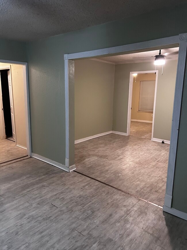 Building Photo - 600 Satsuma Rd