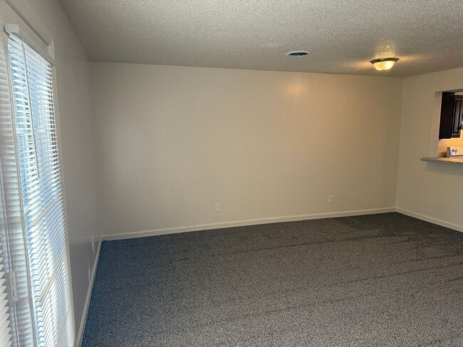 Building Photo - 9100 Parktop Ln NW