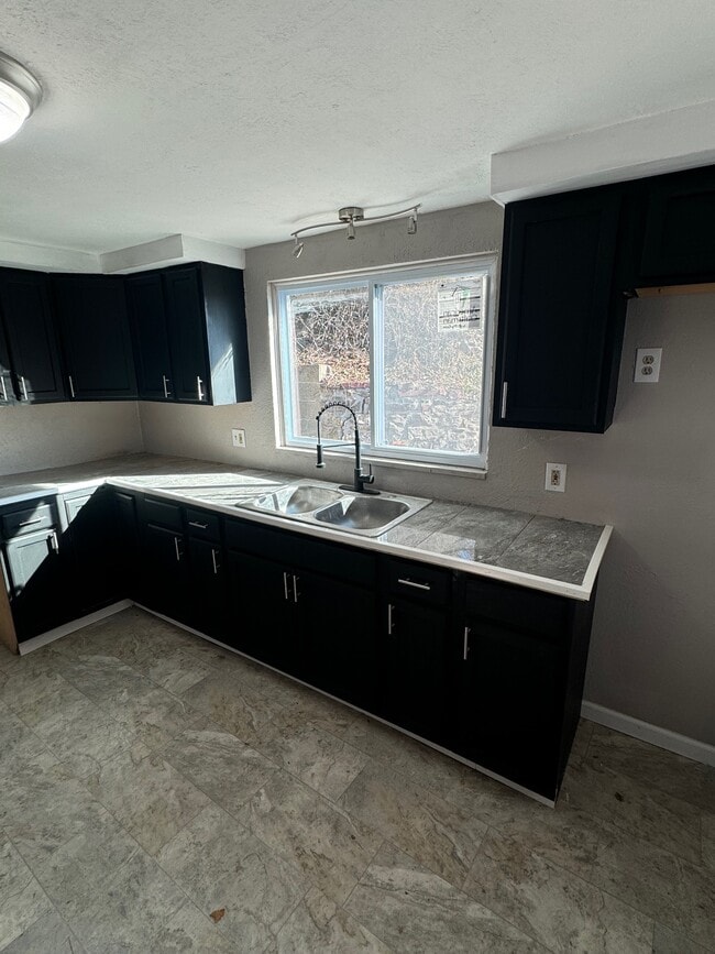 Building Photo - 908 Benwood Ave