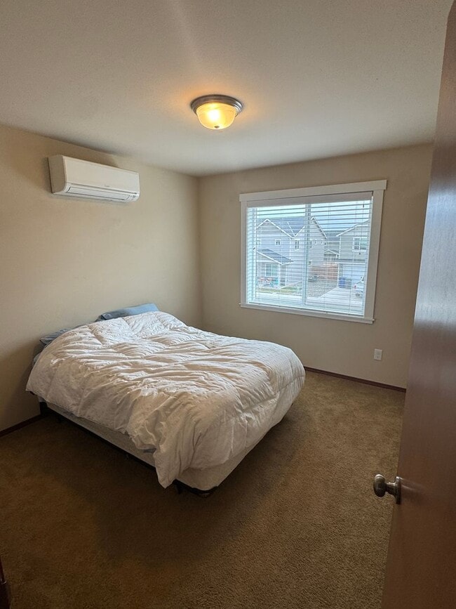 Building Photo - Spacious Vista View Home for Lease