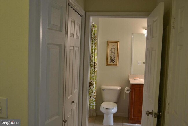 Building Photo - 12937 Centre Park Cir