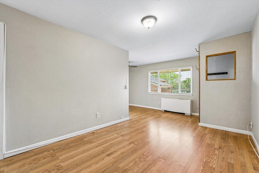 Building Photo - Wimbledon Condominium