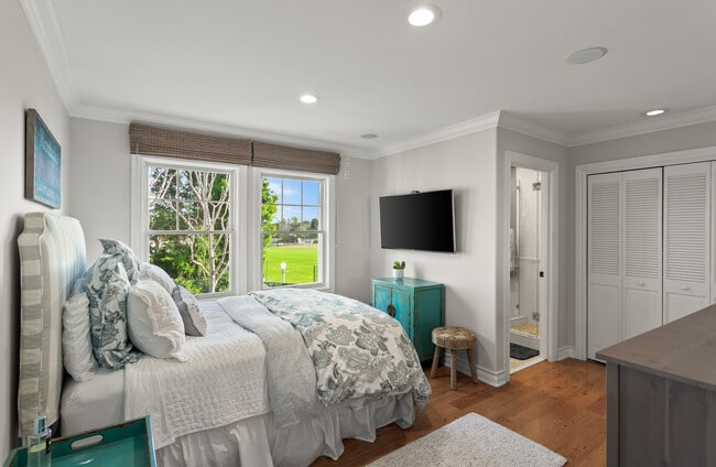 Building Photo - 13 Cape Danbury