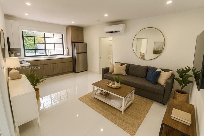 Building Photo - 733 Michigan Ave