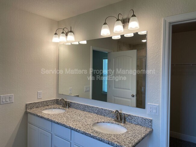 Building Photo - 5184 Peach Dr