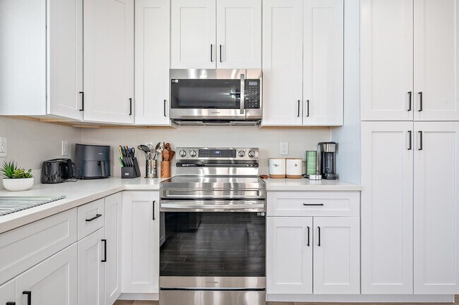 Building Photo - 1732 E Elwood St