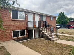 Building Photo - 2 Bedroom 1 Bath In Lakewood! Available Now!!