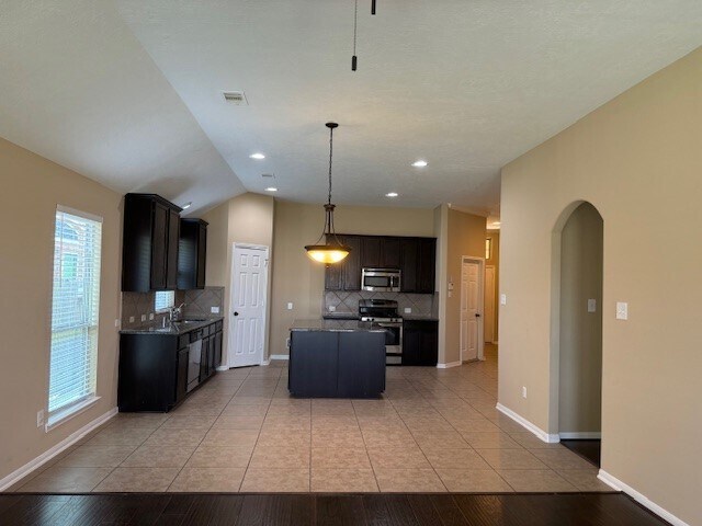 Building Photo - 21914 Cascade Hollow Ln