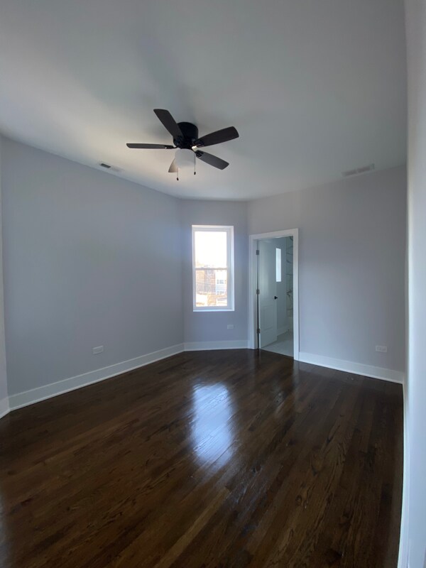 Building Photo - 5558 W Congress Pkwy