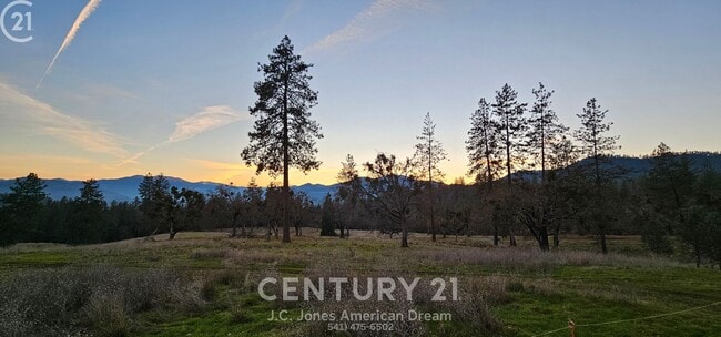 Building Photo - Spectacular Views in the Heart of Applegate Wine Country