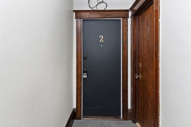 Building Photo - 276 E Broadway