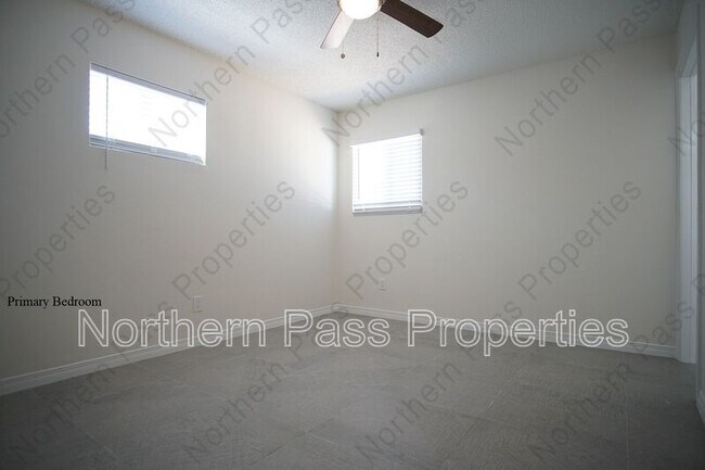 Building Photo - 4573 Bobolink Way