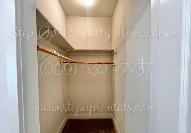 Building Photo - Updated 2BR/2BA Home | Generator • Fenced Yard • EV Charging