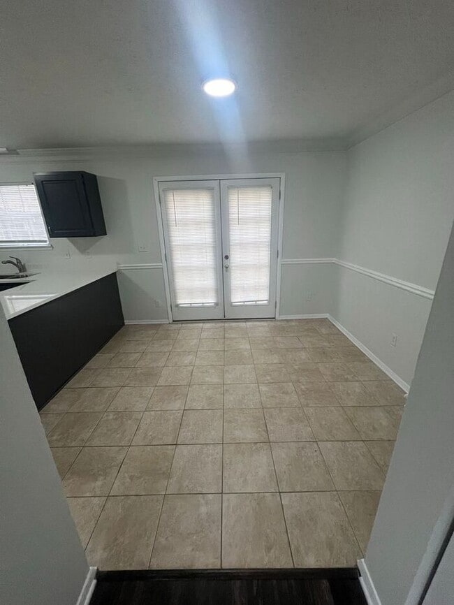Building Photo - Beautiful 2 bedroom 2.5 bath townhome in Snellville!