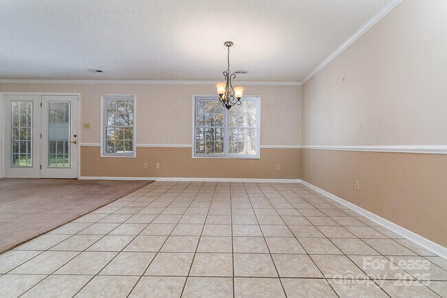 Building Photo - 7589 Monbo Rd