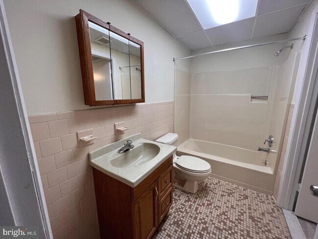 Building Photo - 1015 Francis Ave