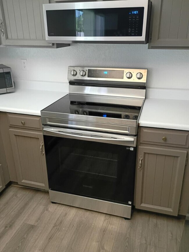 Building Photo - 16811 N 32nd Ave