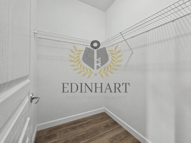 Building Photo - 818 S Apple Ave