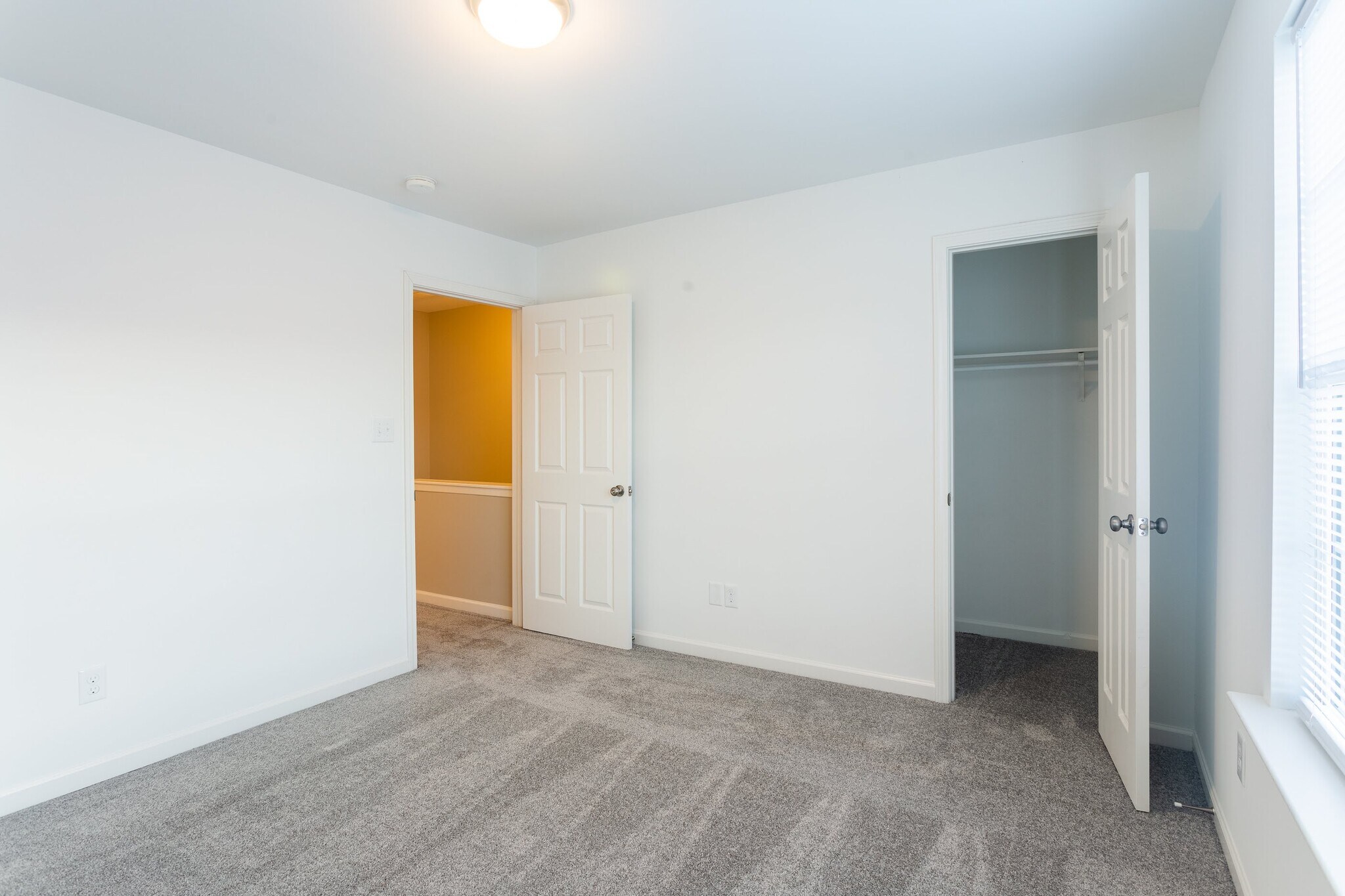 Building Photo - 220 Halo Dr