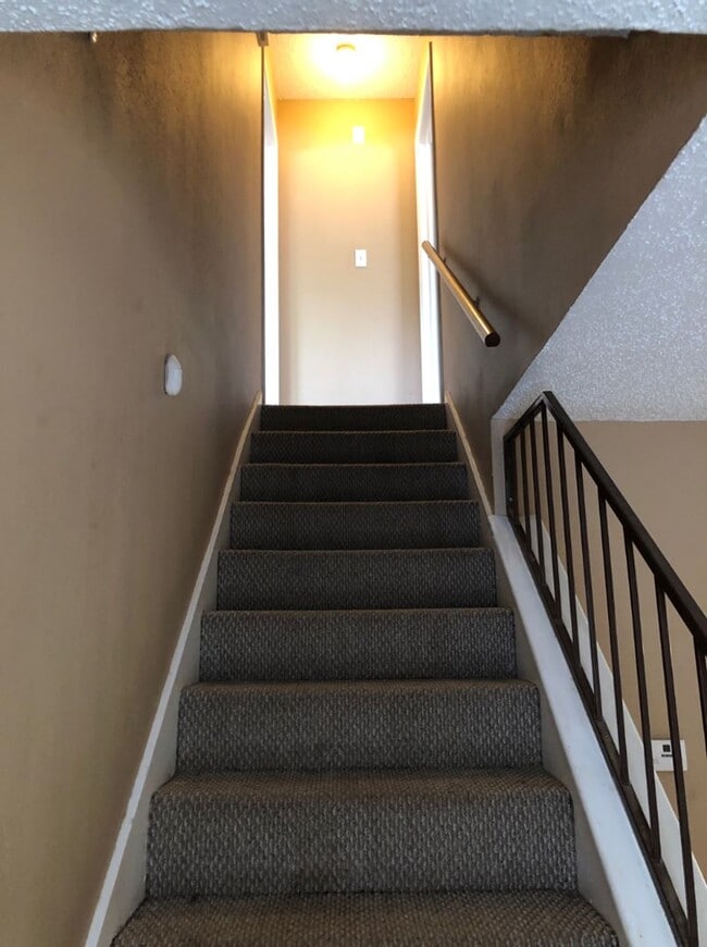 Building Photo - AVAILABLE NOW!