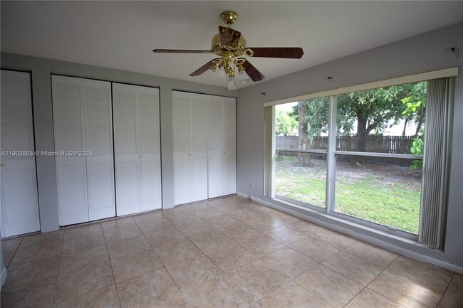 Building Photo - 420 SW 62nd Ave