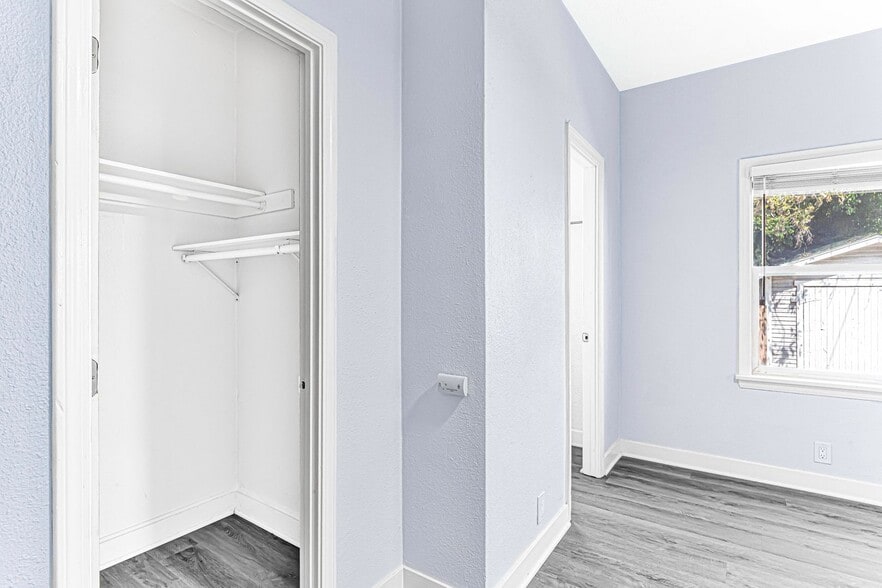 Building Photo - 1711 E Appleton St