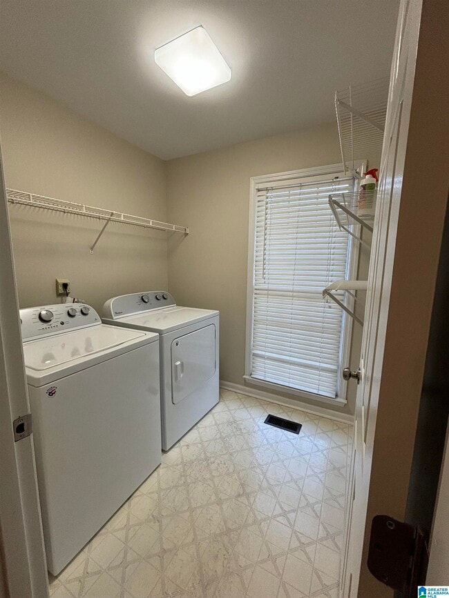 Building Photo - 241 Meadow Croft Cir