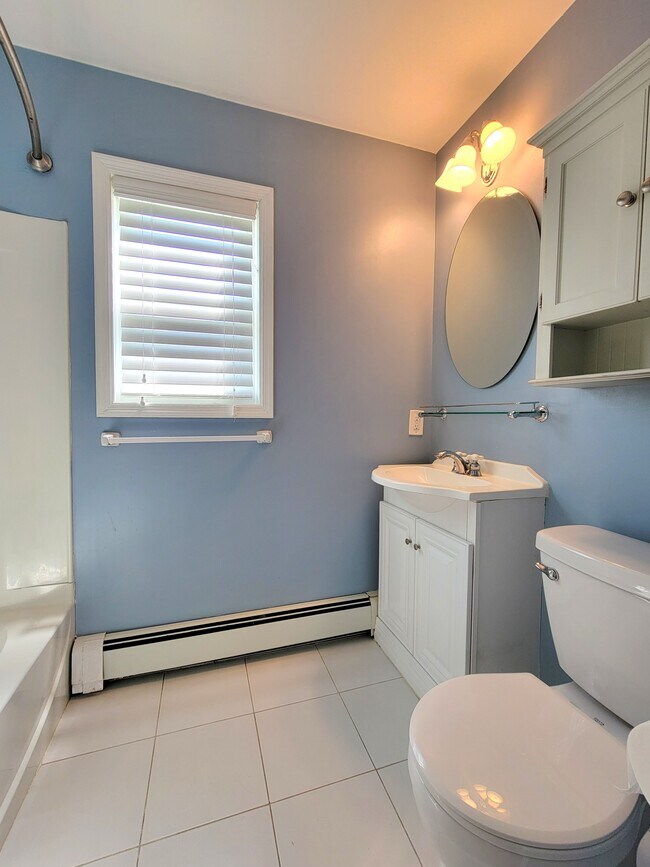 Full Bath - 2467 NJ-10