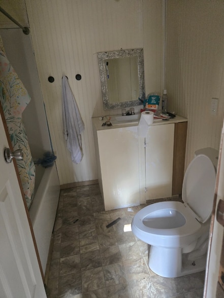 Building Photo - 1075 Sweeten Creek Rd