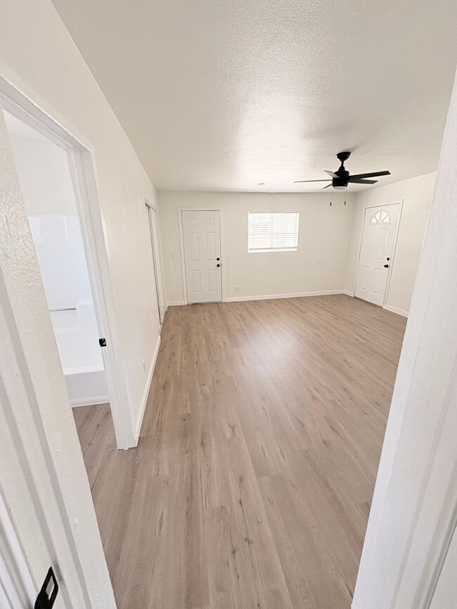 Building Photo - Gorgeous Remodeled 4 bedrooms 2 Bathroom.
